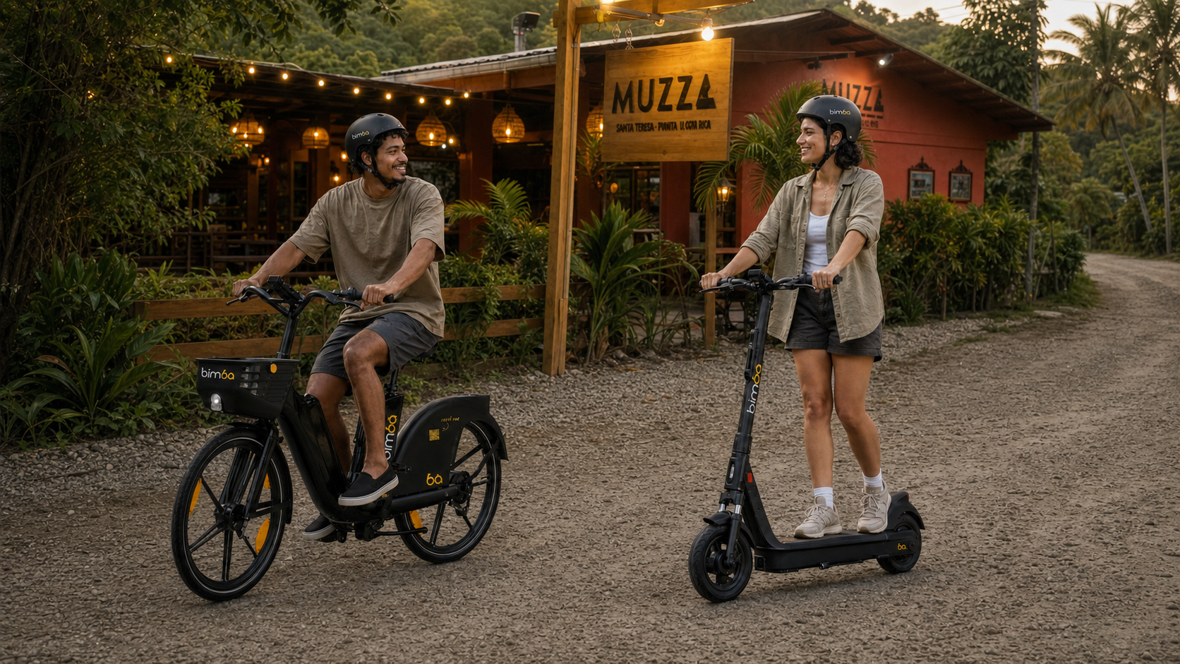 Personas viajando en bicicleta y scooter eléctrico Bimba en Santa Teresa
