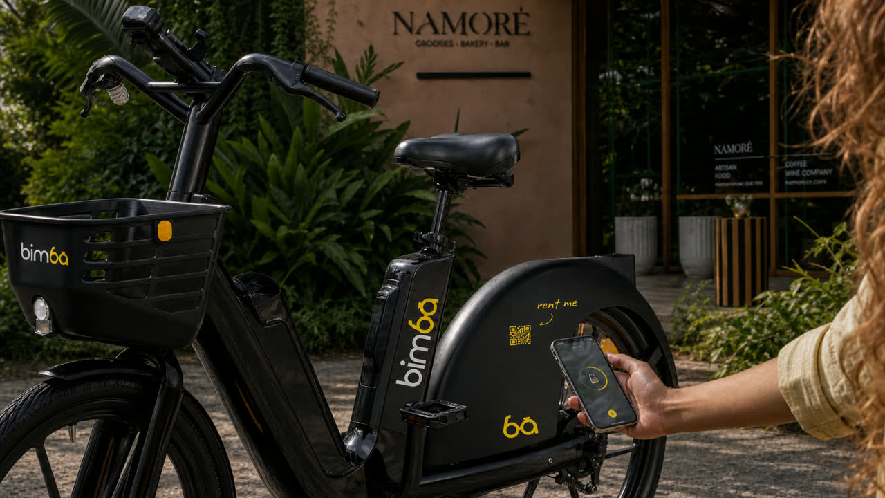 Persona desbloqueando una bicicleta eléctrica Bimba con la app